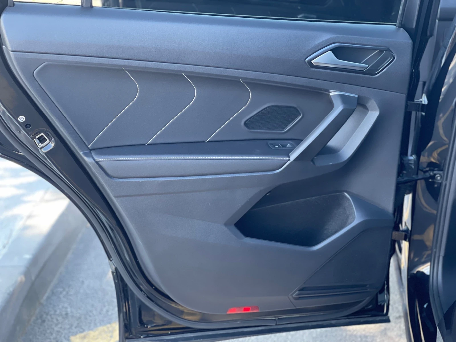 VW Tiguan R-Line Allspace 7мест, снимка 15 - Автомобили и джипове - 56235317