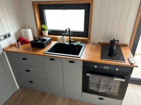 Каравана Други Tiny House Stockholm, снимка 5 - Каравани и кемпери - 53618111