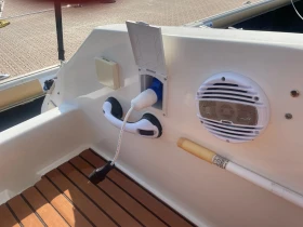 Моторна яхта Sea Ray Sundancer 230, снимка 7