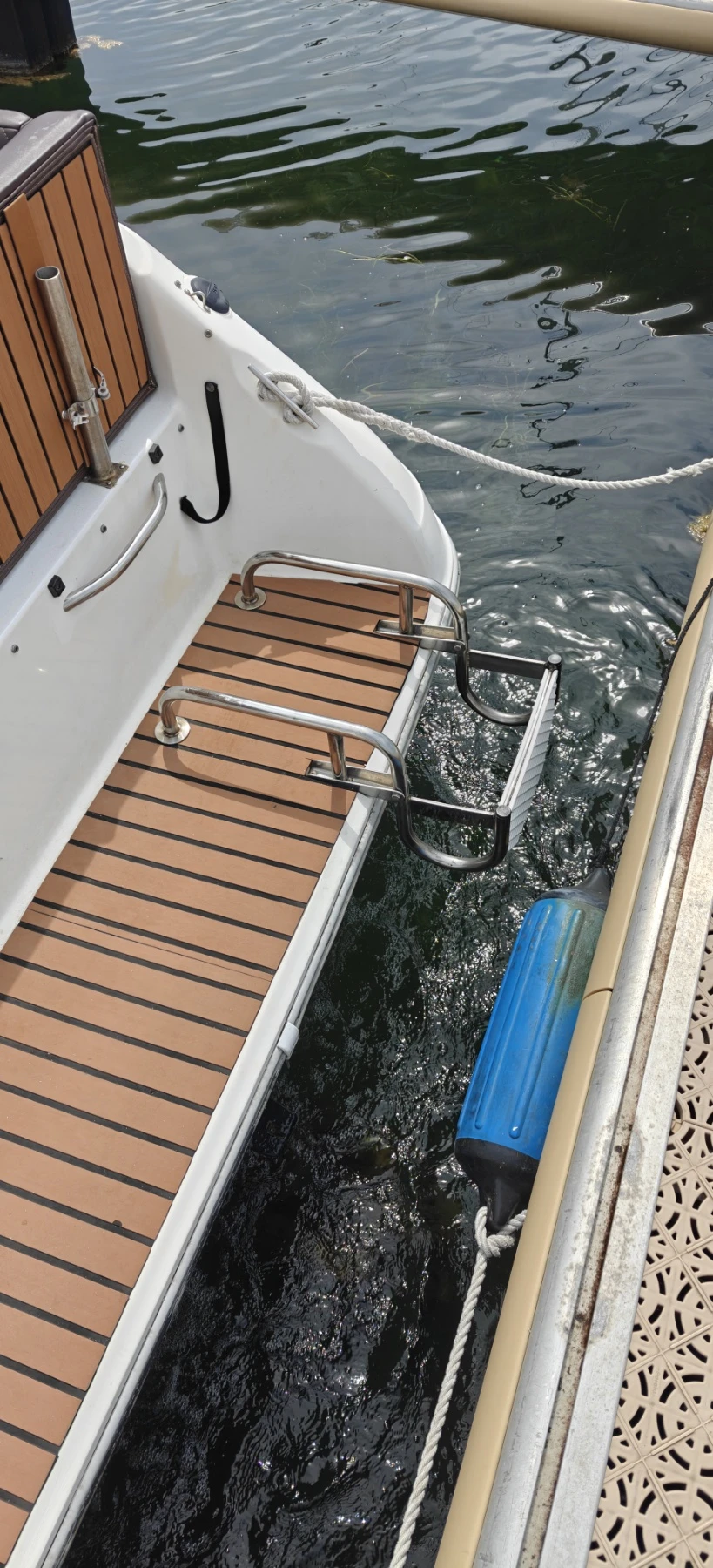 Моторна яхта Sea Ray Sundancer 230, снимка 10 - Воден транспорт - 54559370