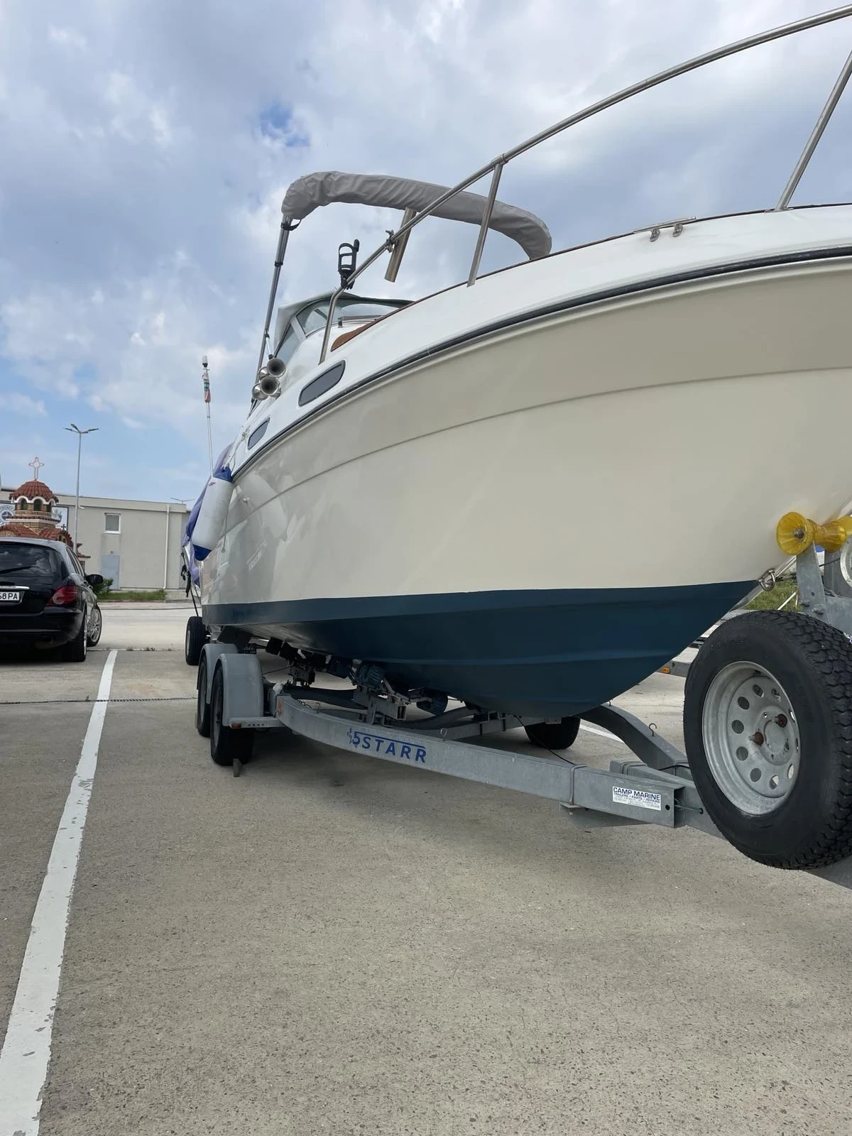 Моторна яхта Sea Ray Sundancer 230