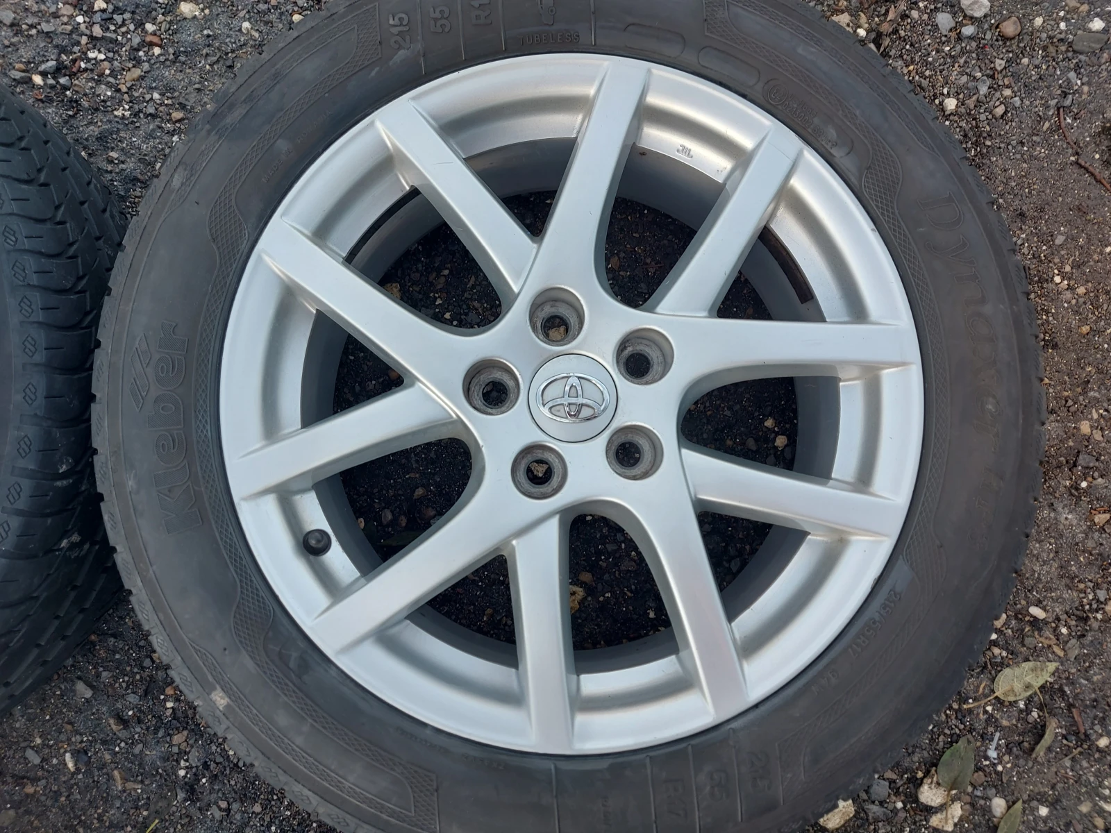    215/55R17  Toyota Verso | Mobile.bg   4