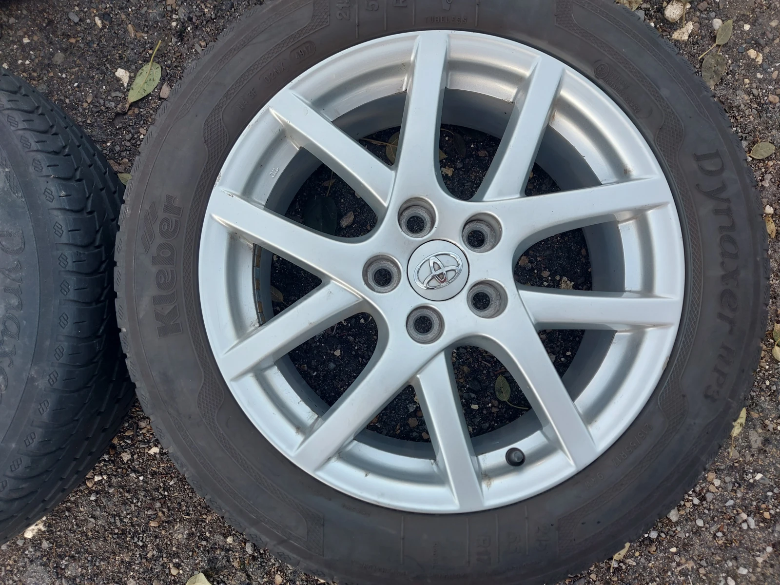    215/55R17  Toyota Verso | Mobile.bg   2