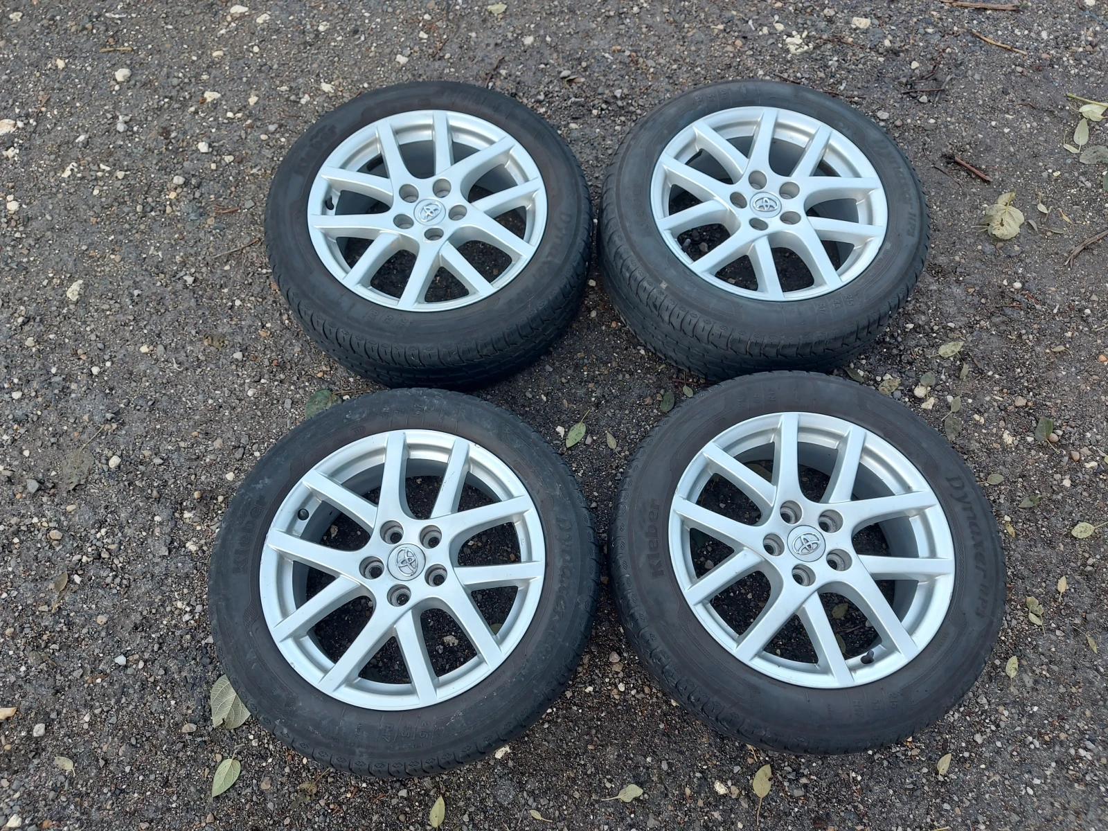    215/55R17  Toyota Verso | Mobile.bg   1