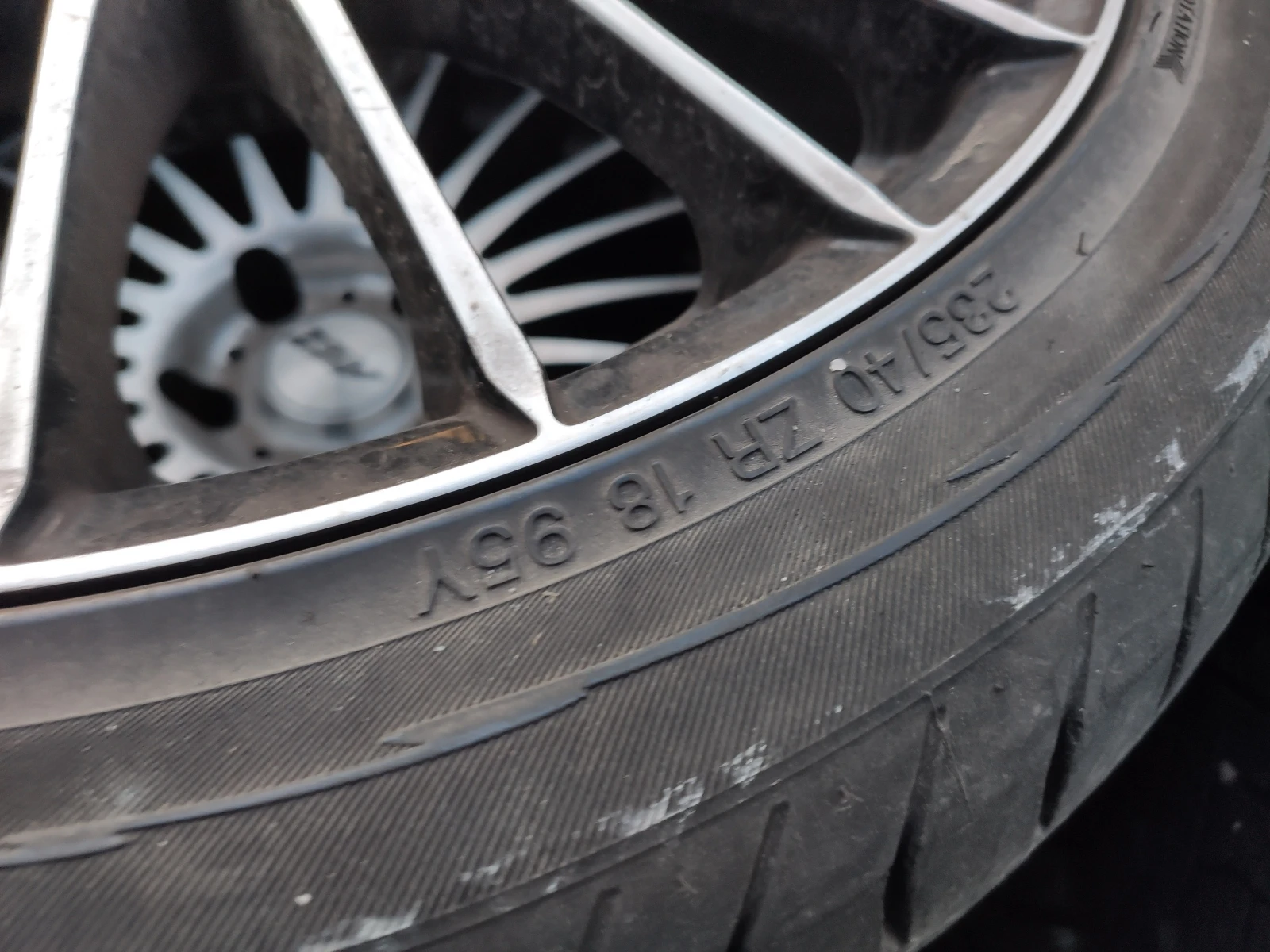 Гуми Летни 235/40R18, снимка 7 - Гуми и джанти - 53981171