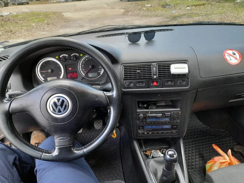 VW Golf 1.9 TDI 90 к.с, снимка 8 - Автомобили и джипове - 47792132