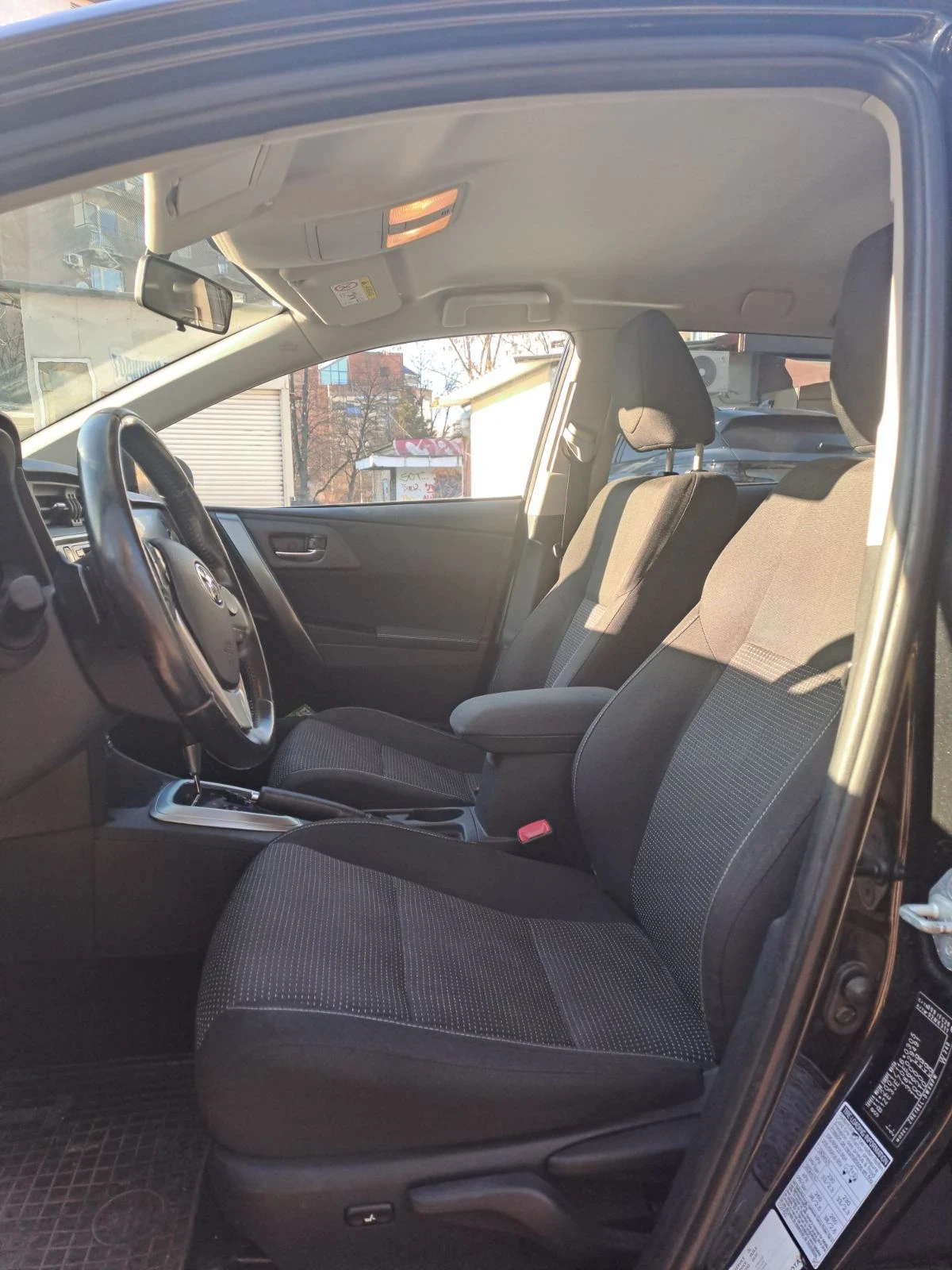 Toyota Auris 1.6i Touring Sports Г.И. - изображение 7