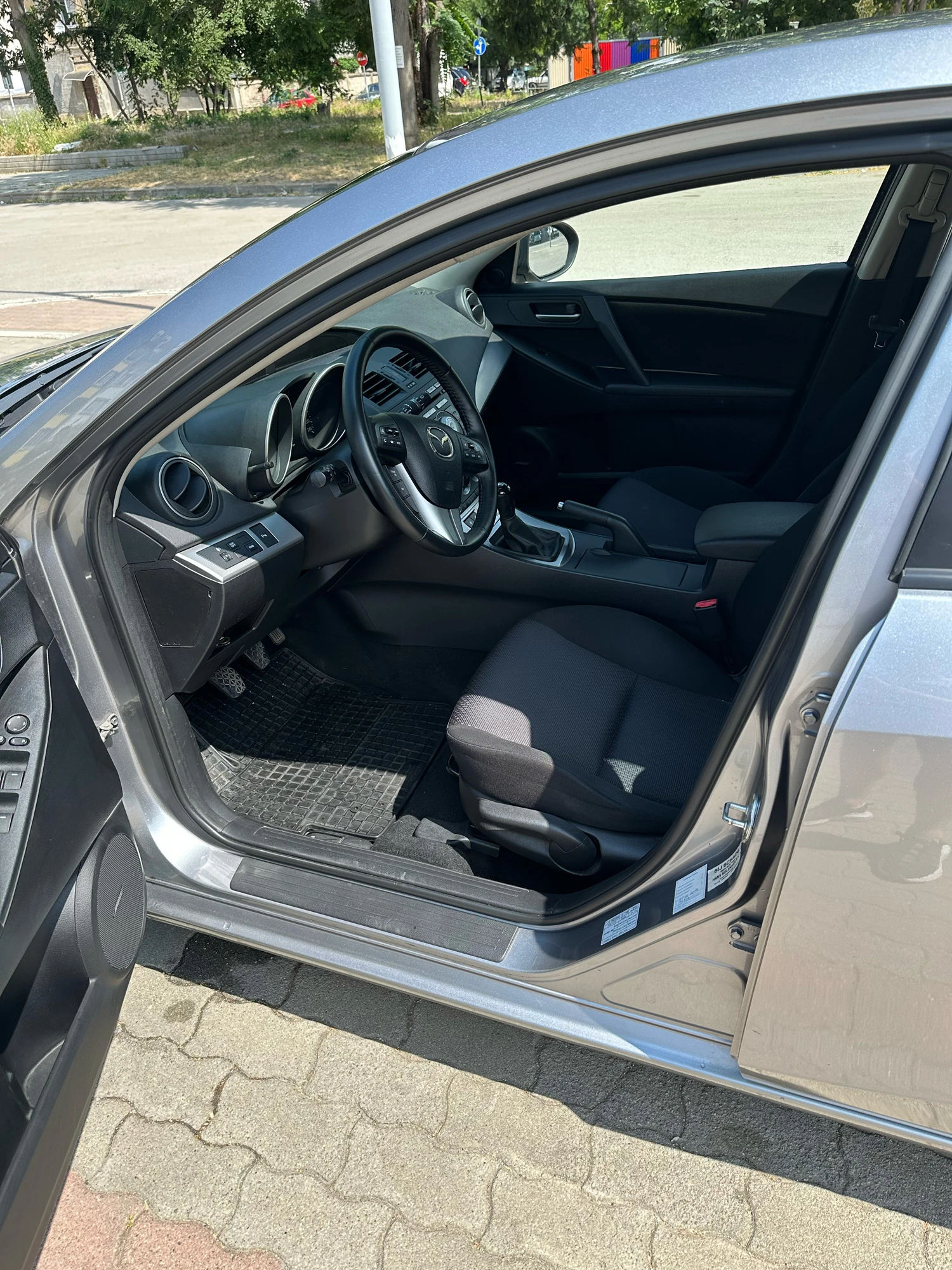 Mazda 3 MZR-CD 2.2 - изображение 10