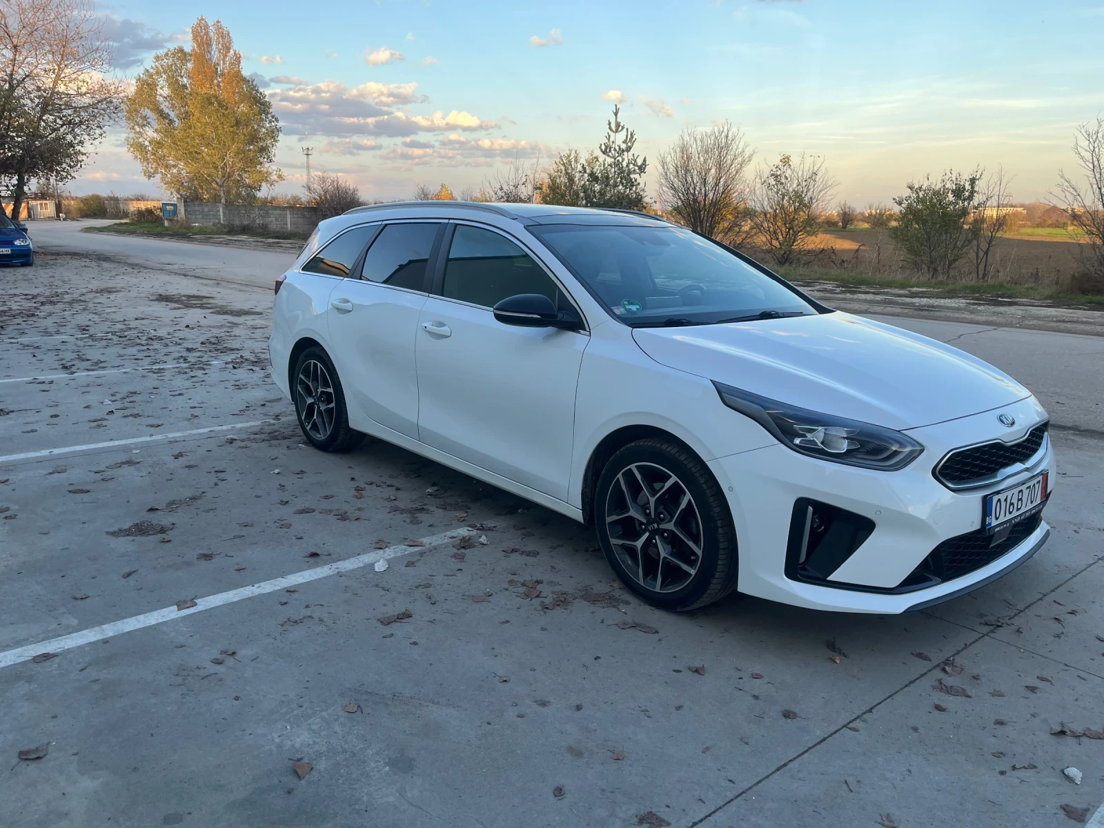 Kia Ceed  GT Line бяла перла - изображение 2
