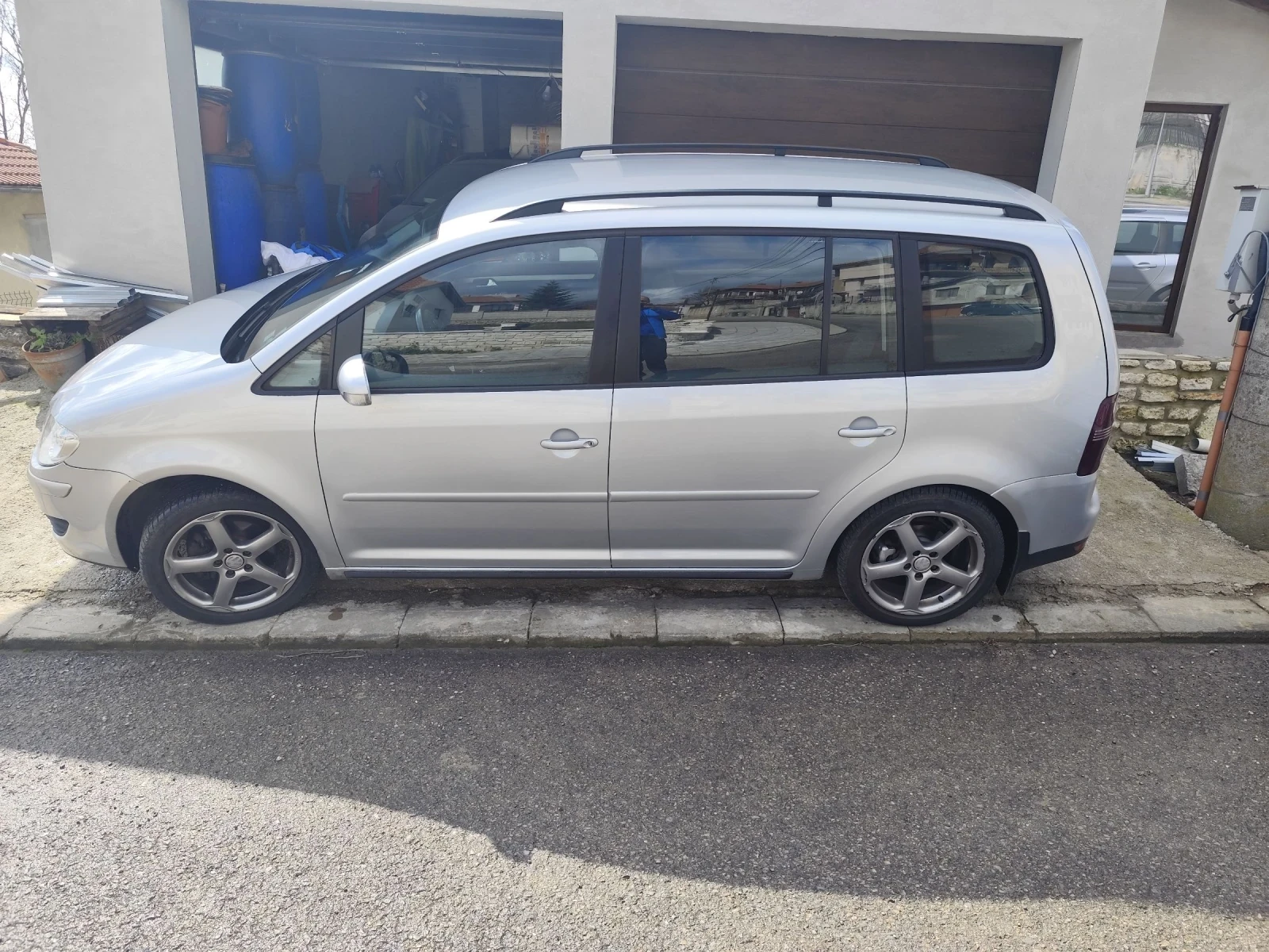VW Touran 2.0 TDI 8 Клапана , снимка 2 - Автомобили и джипове - 54405991