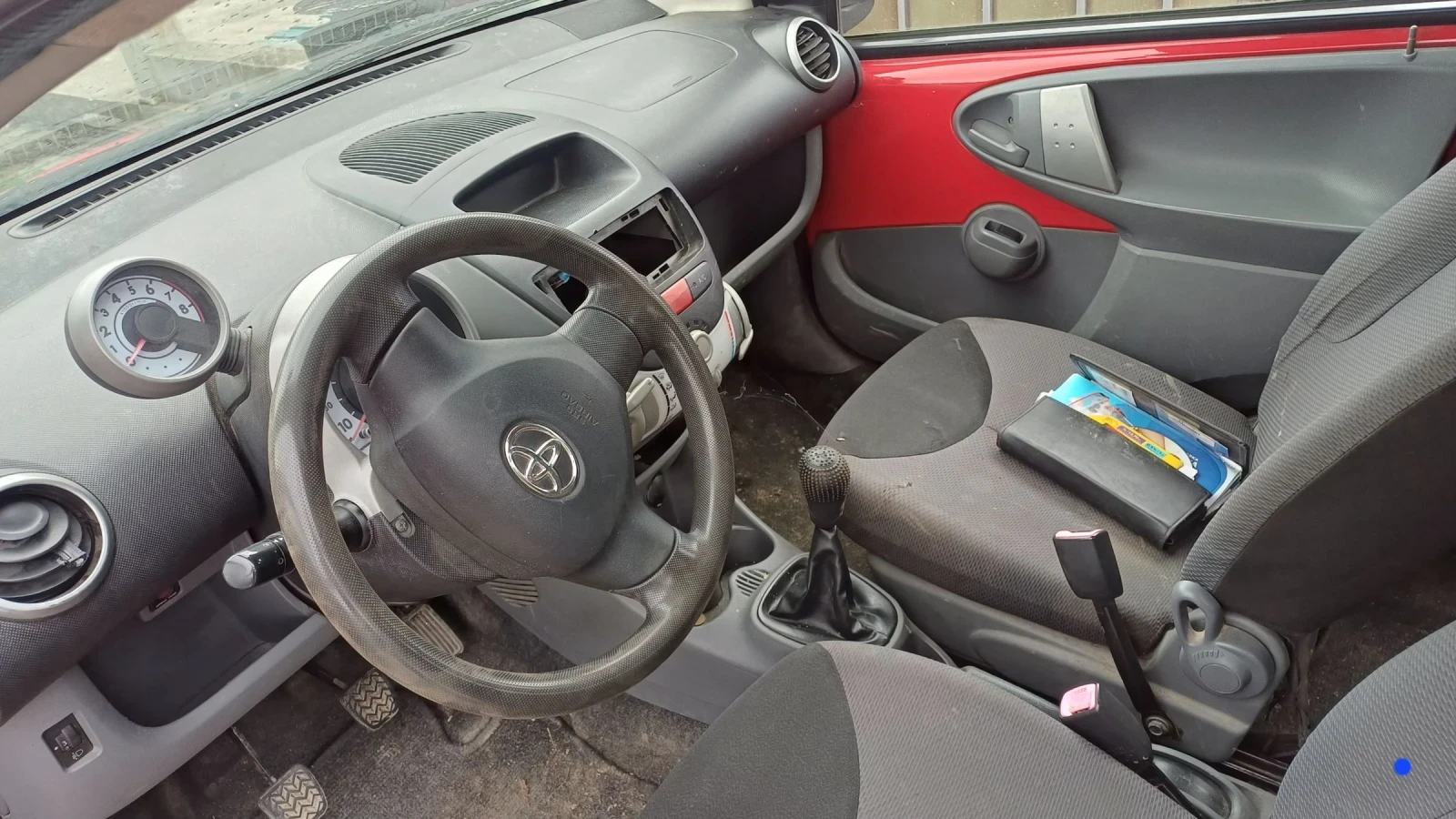 Toyota Aygo 1.0 бензин, снимка 4 - Автомобили и джипове - 54462505