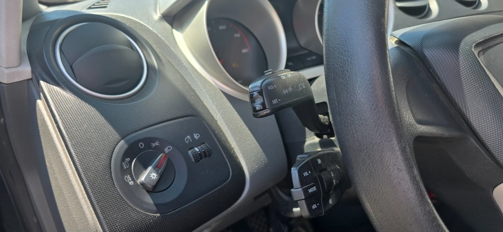 Seat Ibiza Бензин/Газ, снимка 9 - Автомобили и джипове - 54741997