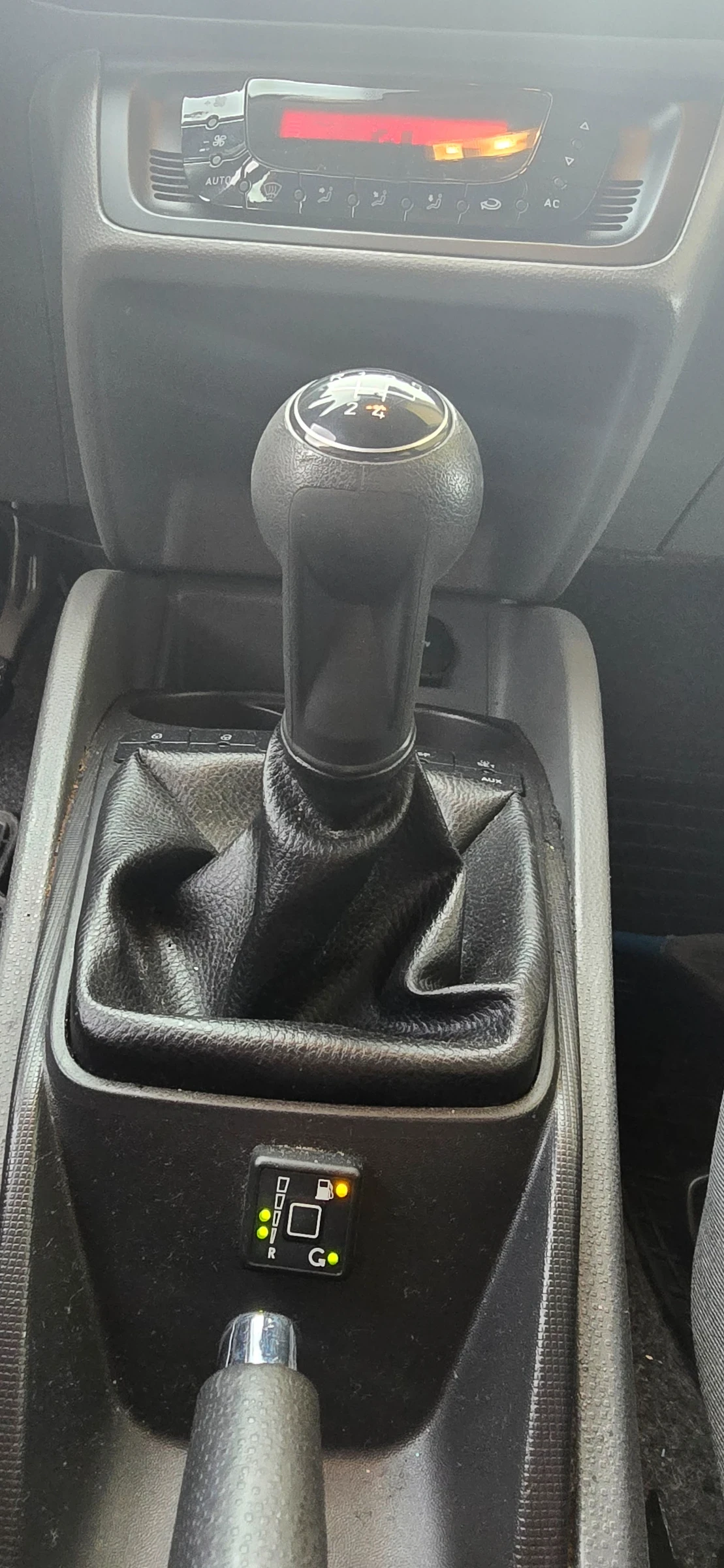 Seat Ibiza Бензин/Газ, снимка 11 - Автомобили и джипове - 54741997