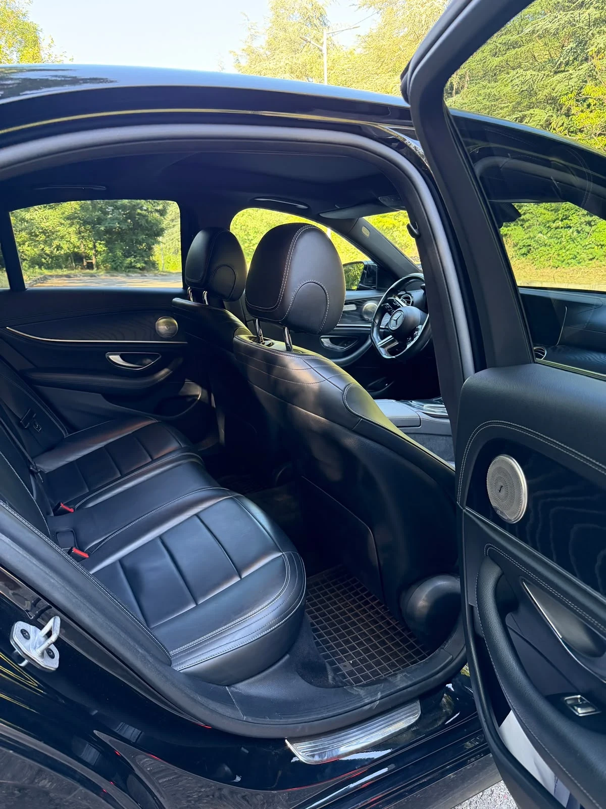 Mercedes-Benz E 220 Mercedes-Benz E 220 d AMG Line | 2021 | Burmester , снимка 3 - Автомобили и джипове - 55243956