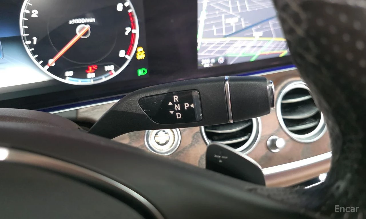 Mercedes-Benz E 300 ДИГИТАЛНО* ТАБЛО* ОБДУХВАНЕ* 360КАМЕРА* , снимка 13 - Автомобили и джипове - 55468007