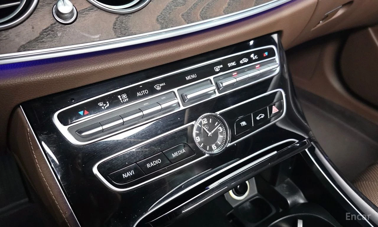Mercedes-Benz E 300 ДИГИТАЛНО* ТАБЛО* ОБДУХВАНЕ* 360КАМЕРА* , снимка 11 - Автомобили и джипове - 55468007