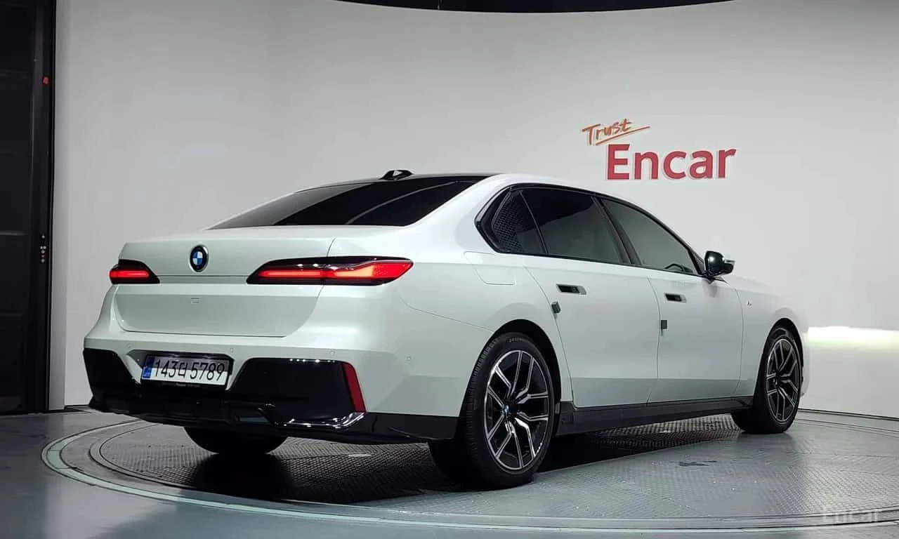 BMW 740 d xDrive M Sport * МАСАЖИ * ОБДУХВАНЕ * ХЕДЪП , снимка 2 - Автомобили и джипове - 55572015
