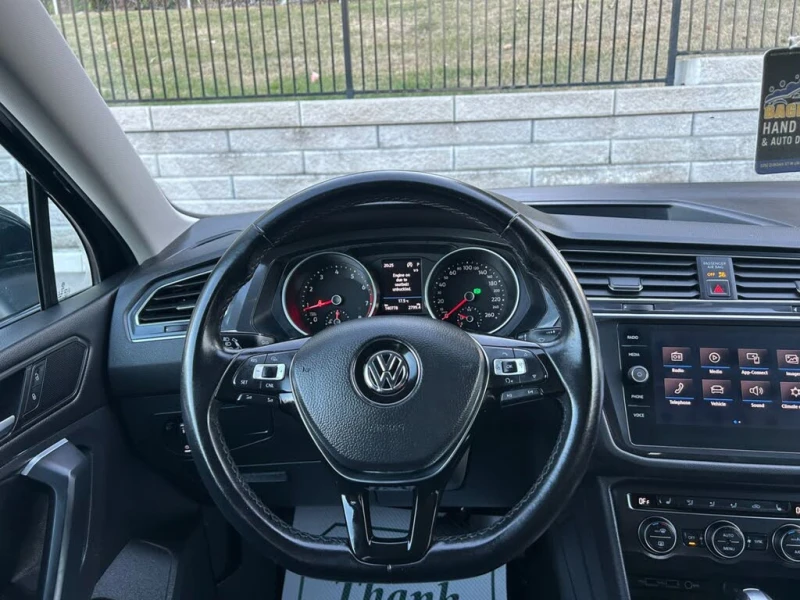 VW Tiguan Tiguan* Comfortline* АвтоКредит* (ЦЕНА ДО БГ)* , снимка 8 - Автомобили и джипове - 53322336