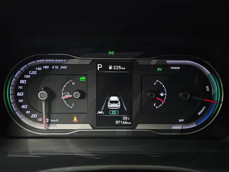 Hyundai Tucson 1.6 Hybrid - САМО 30% АВАНС, снимка 8 - Автомобили и джипове - 55991576