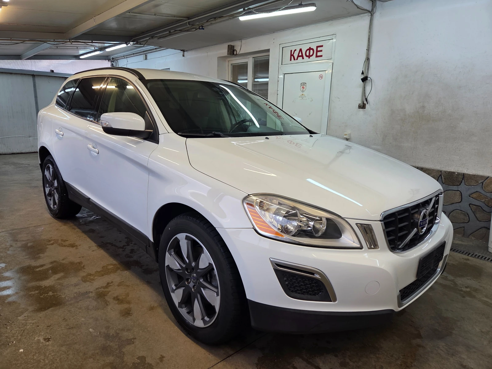 Volvo XC60 2.0D 163к.с. SUMMUM  - изображение 2