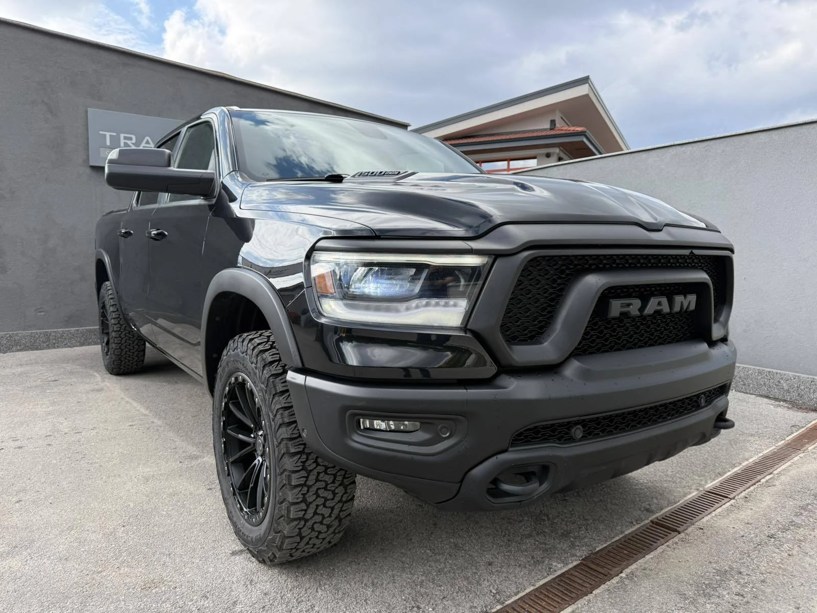 Dodge RAM 1500 5.7L V8 REBEL - изображение 3