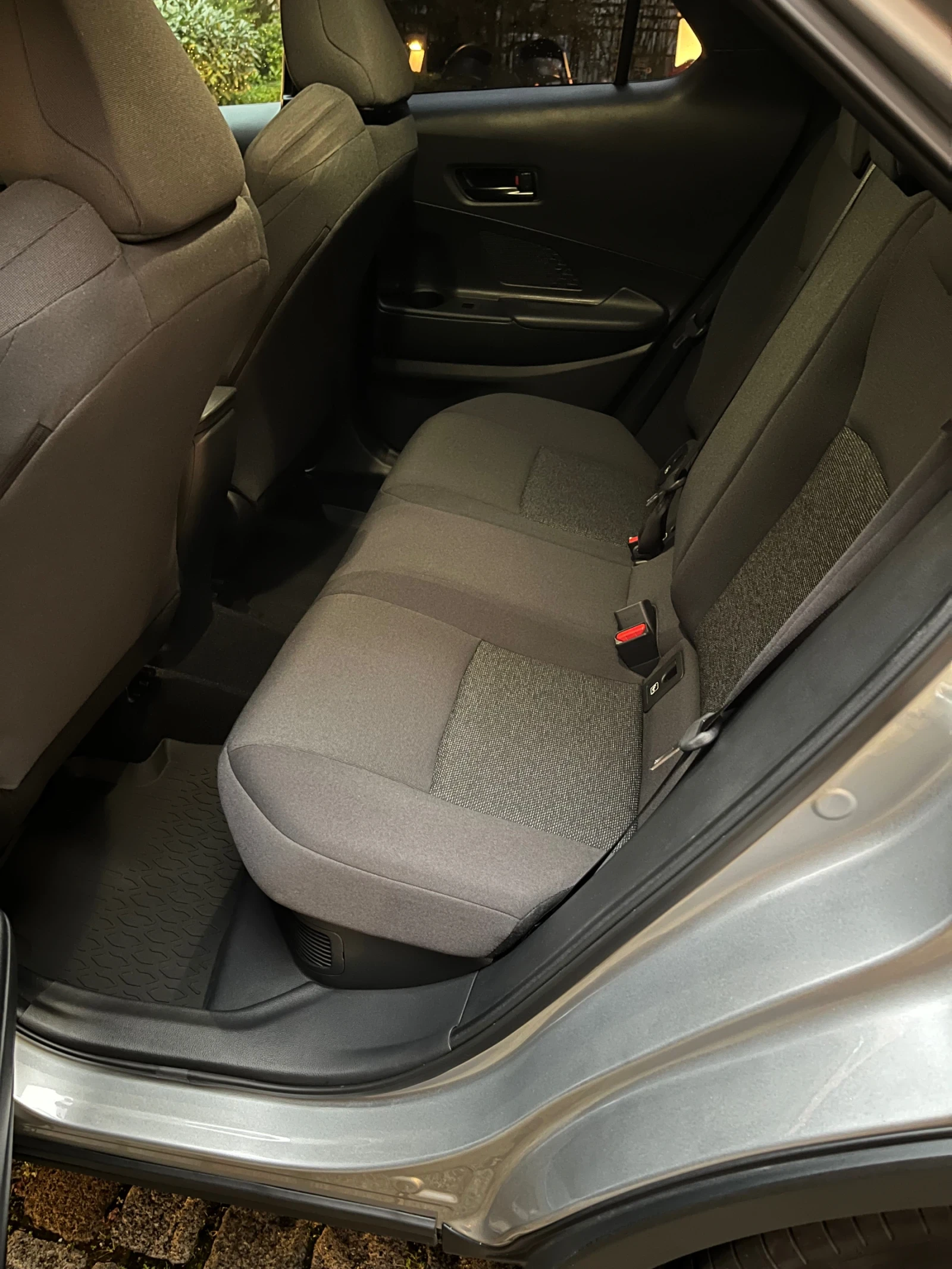 Toyota C-HR 1.8 HEV E-CVT Cult FWD - изображение 7