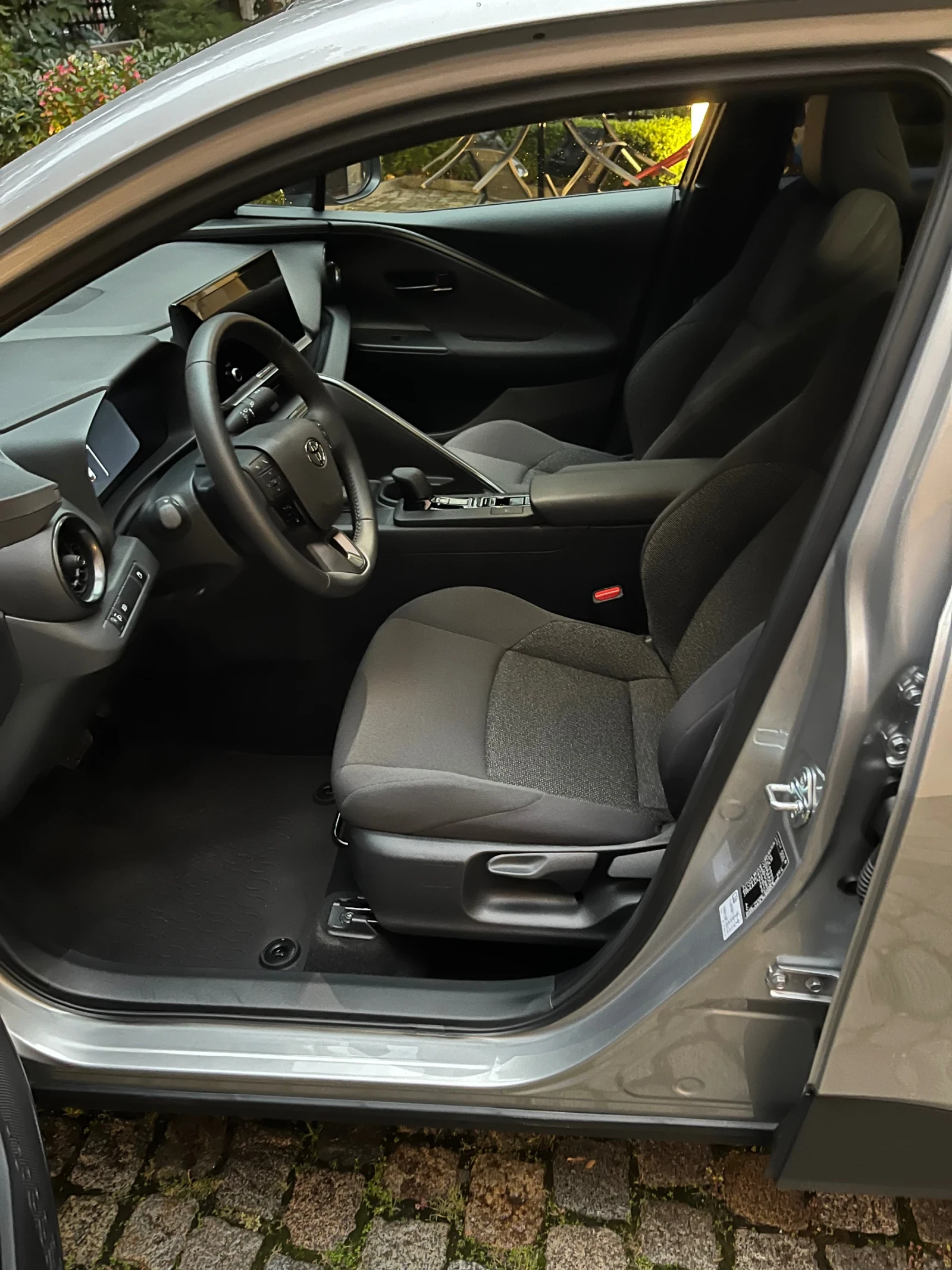 Toyota C-HR 1.8 HEV E-CVT Cult FWD - изображение 6