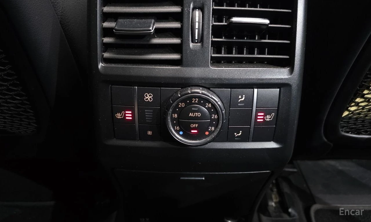 Mercedes-Benz GLE 350 AMG* PACK* HARMON* KARDON* ПОДГРЕВ* КАМЕРА* КЕЙЛЕС, снимка 16 - Автомобили и джипове - 54810788