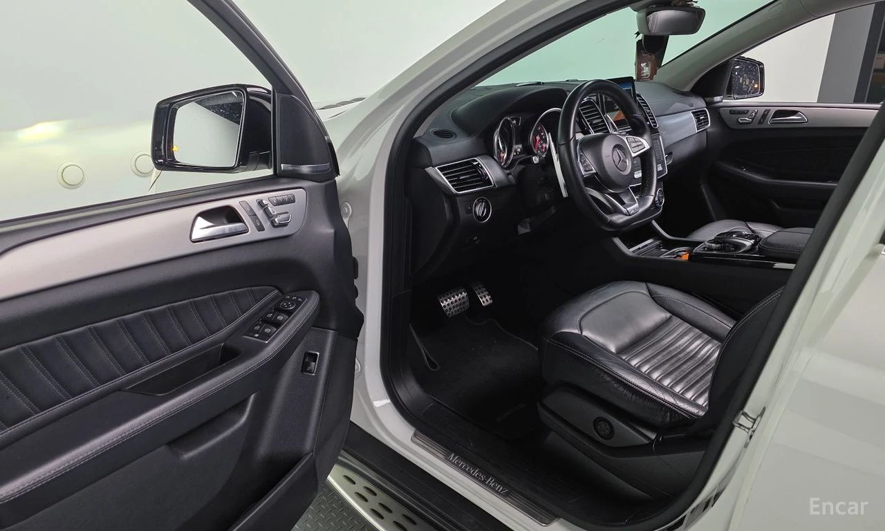 Mercedes-Benz GLE 350 AMG* PACK* HARMON* KARDON* ПОДГРЕВ* КАМЕРА* КЕЙЛЕС, снимка 6 - Автомобили и джипове - 54810788