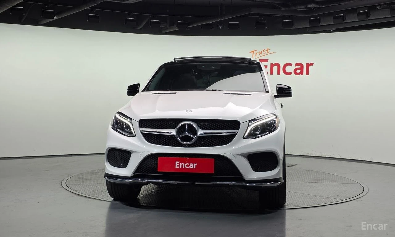Mercedes-Benz GLE 350 AMG* PACK* HARMON* KARDON* ПОДГРЕВ* КАМЕРА* КЕЙЛЕС, снимка 3 - Автомобили и джипове - 54810788