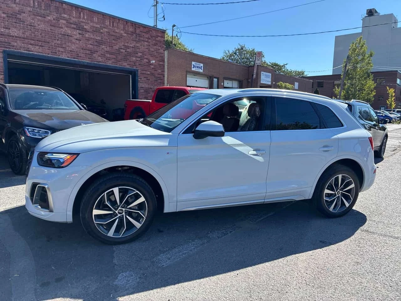 Audi Q5 * Progressiv * CARFAX * , снимка 2 - Автомобили и джипове - 56225760