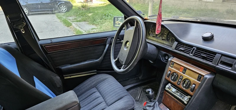Mercedes-Benz 124, снимка 5 - Автомобили и джипове - 51537721