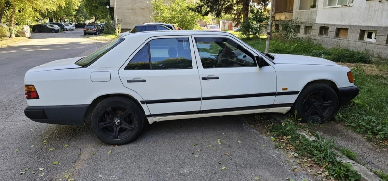 Mercedes-Benz 124, снимка 10 - Автомобили и джипове - 51537721