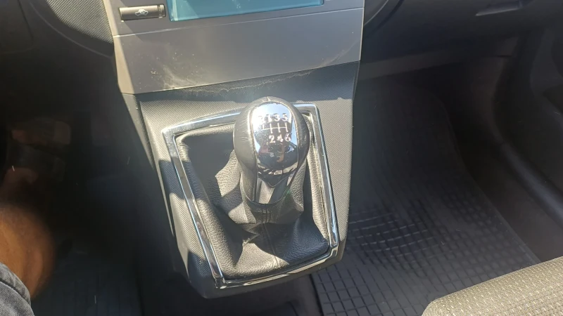 Toyota Corolla verso 2.2 136 к.с. 147000 км, снимка 10 - Автомобили и джипове - 51624570