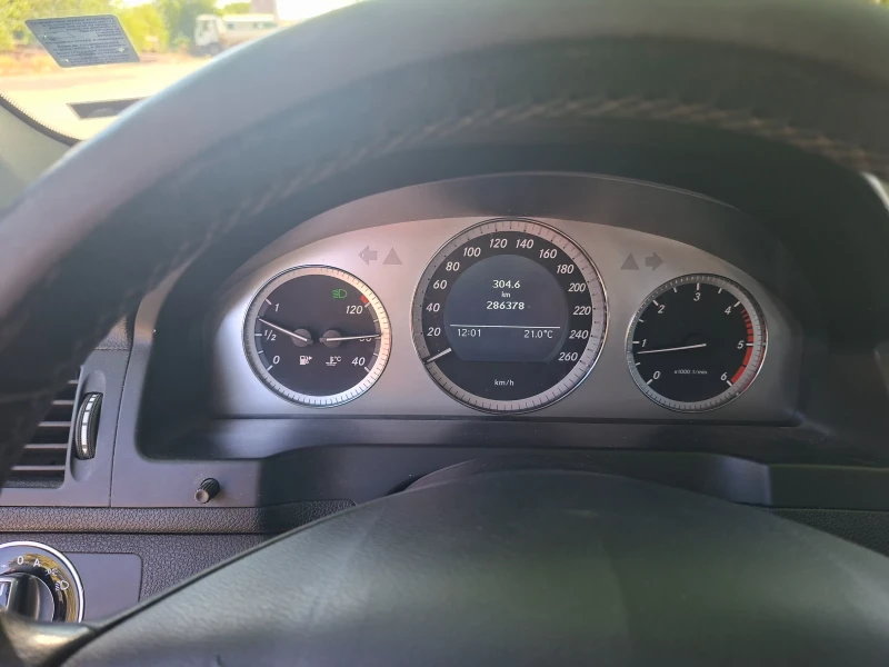 Mercedes-Benz C 220, снимка 5 - Автомобили и джипове - 51777526