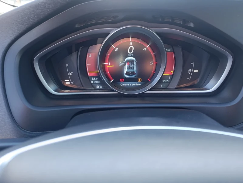 Volvo V40, снимка 8 - Автомобили и джипове - 52859270