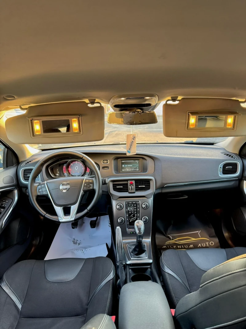 Volvo V40, снимка 10 - Автомобили и джипове - 52859270