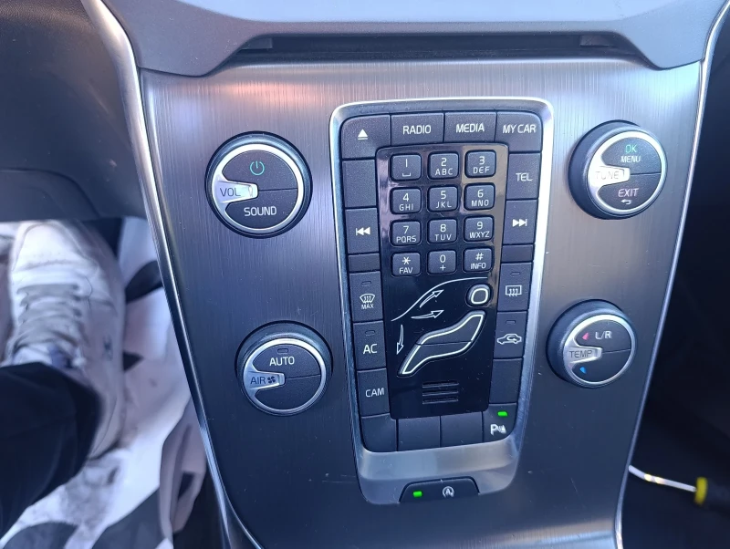 Volvo V40, снимка 7 - Автомобили и джипове - 52859270