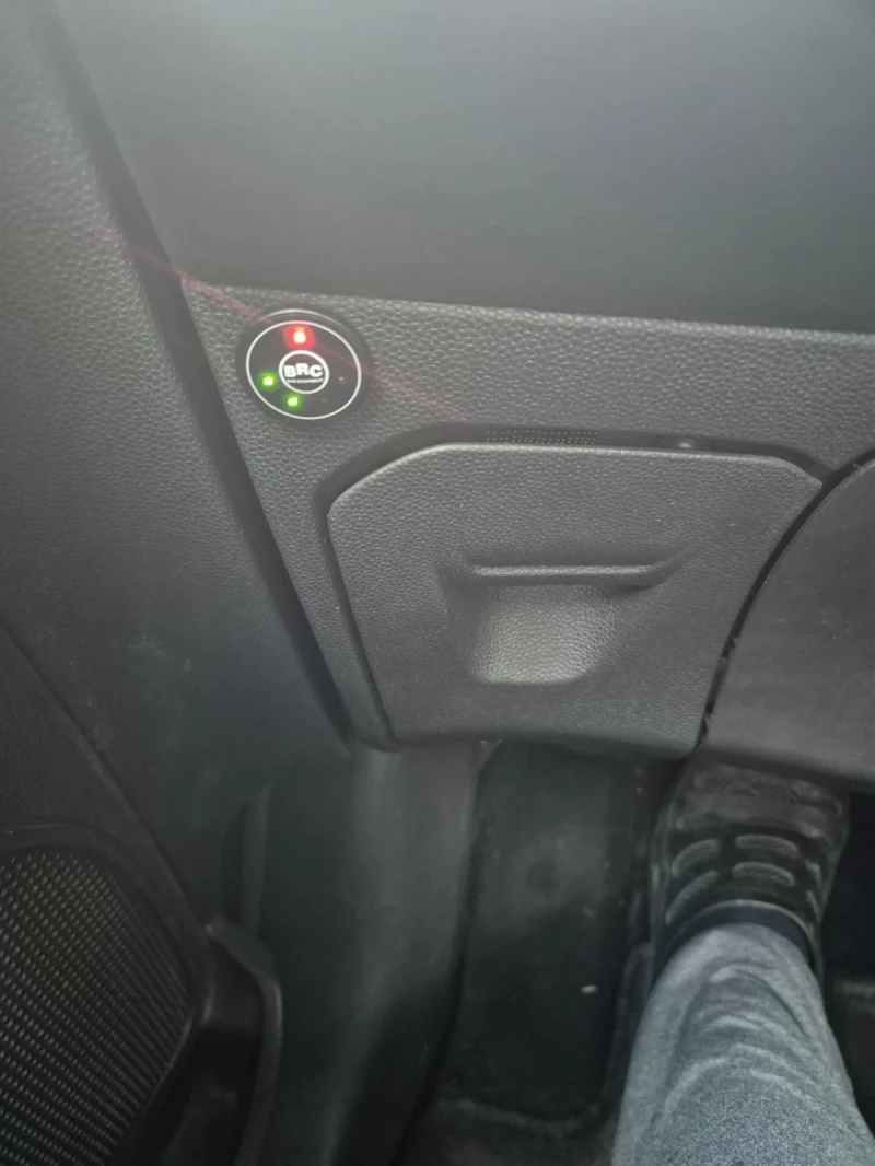 Ford Fiesta 1.25 82 hp ГАЗ-EURO 6B , снимка 9 - Автомобили и джипове - 52990544