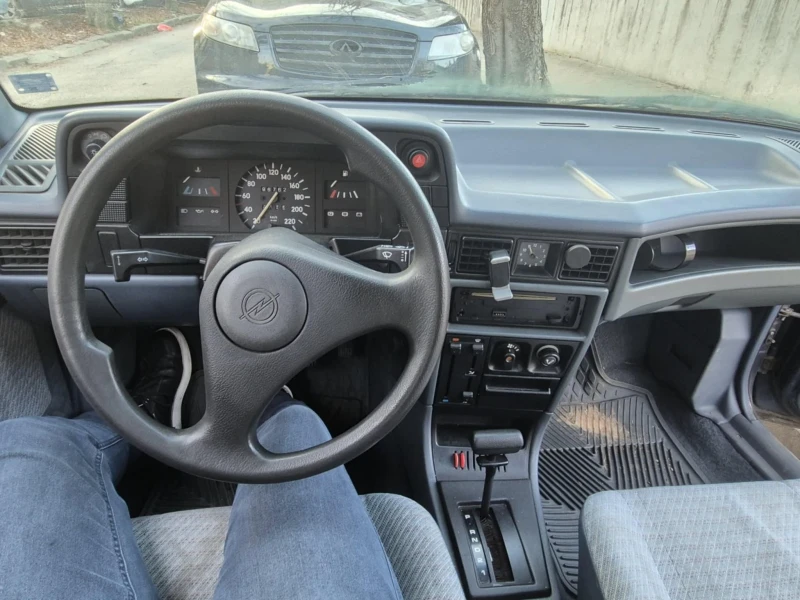 Opel Kadett 96000км РЕАЛНИ ! ТОП СЪСТОЯНИЕ !!!!, снимка 5 - Автомобили и джипове - 53144802