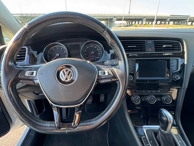 VW Golf 1.4 TGI, снимка 11 - Автомобили и джипове - 47449361