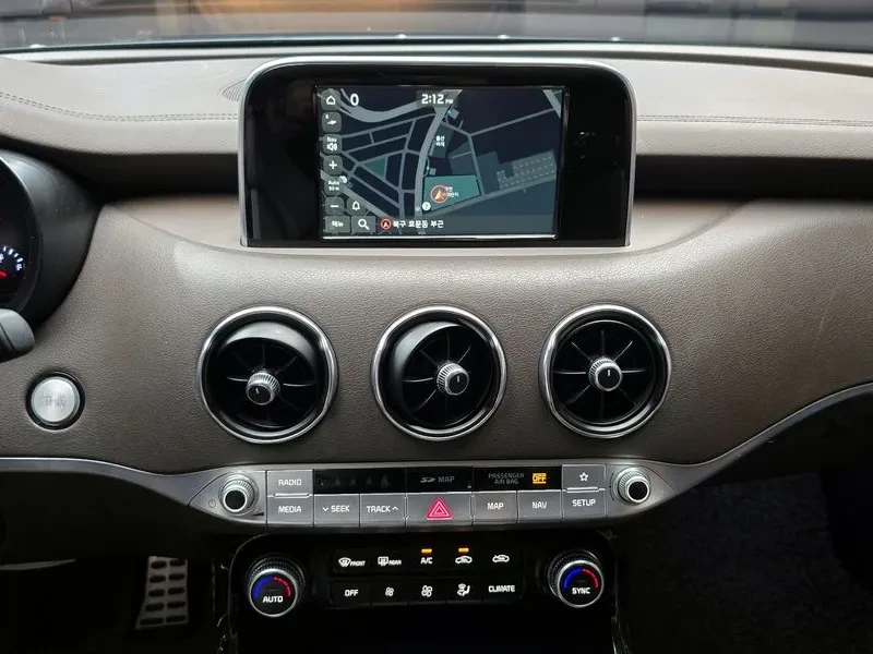 Kia Stinger, снимка 15 - Автомобили и джипове - 52559439