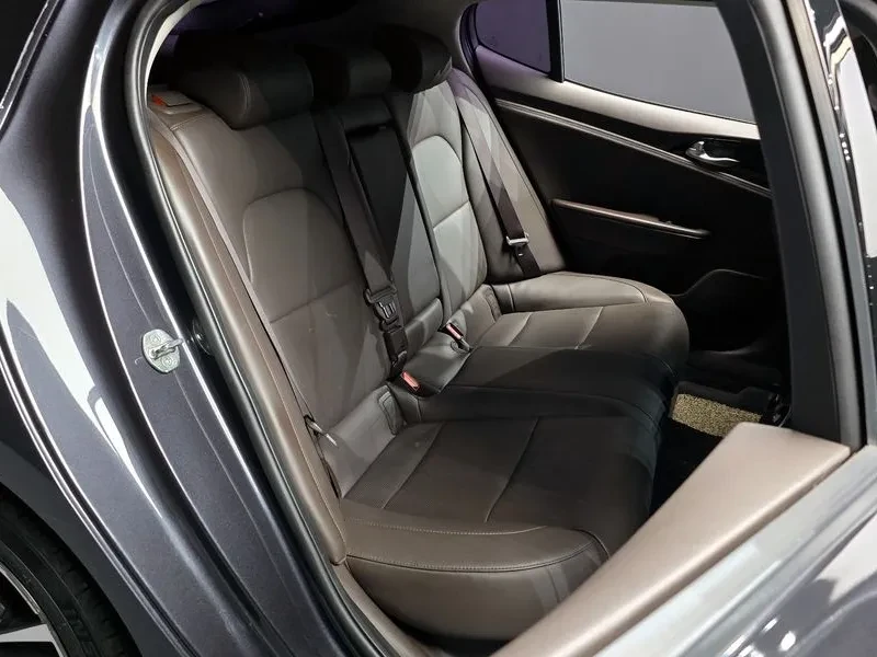 Kia Stinger, снимка 12 - Автомобили и джипове - 52559439