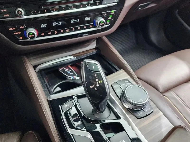 BMW 530 | АВТОФИНАНСИРАНЕ | ФИКСИРАНА ЦЕНА ДО БЪЛГАРИЯ, снимка 12 - Автомобили и джипове - 55153252