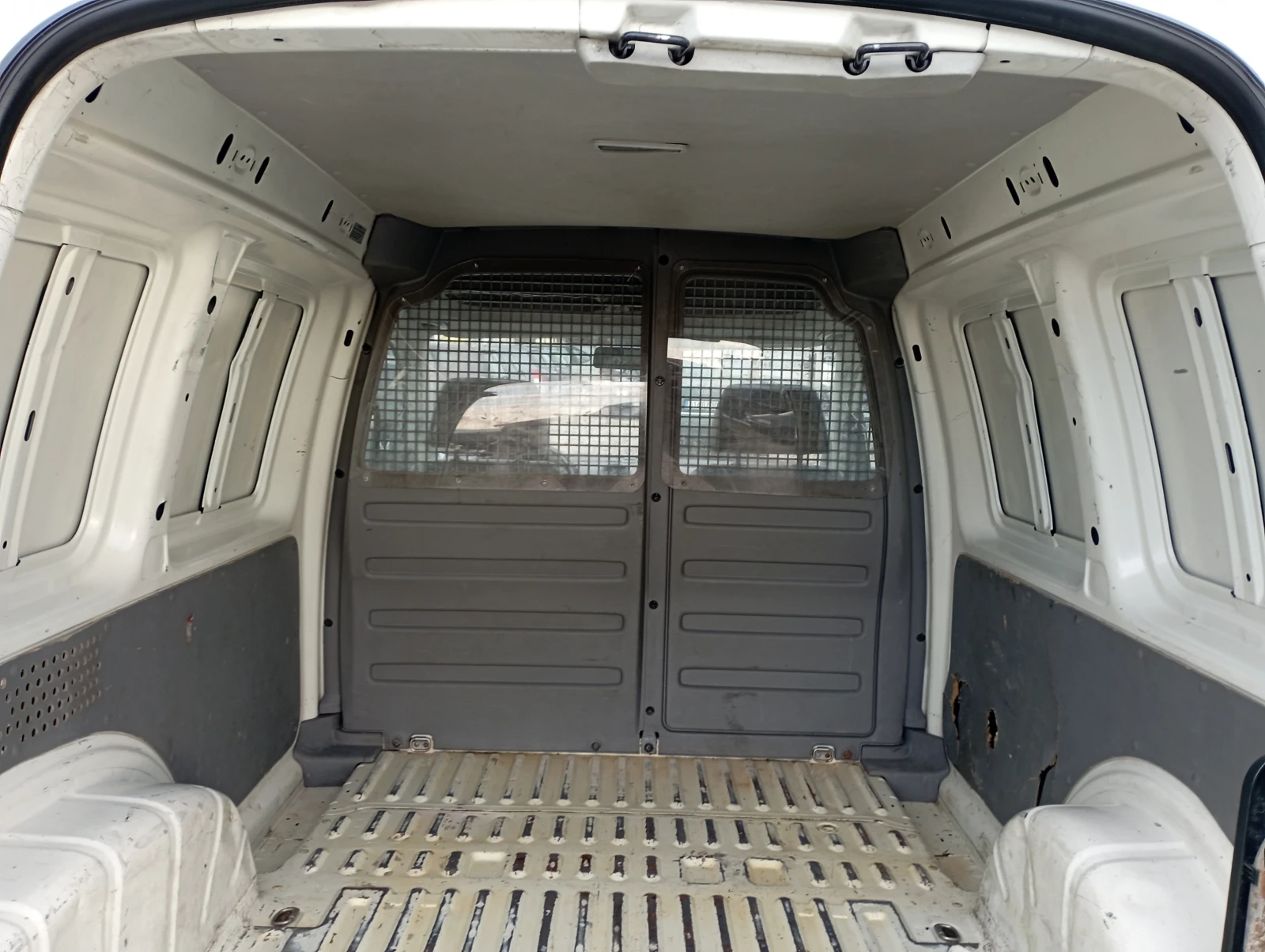 VW Caddy 2.0 SDI  | Mobile.bg — изображение 11