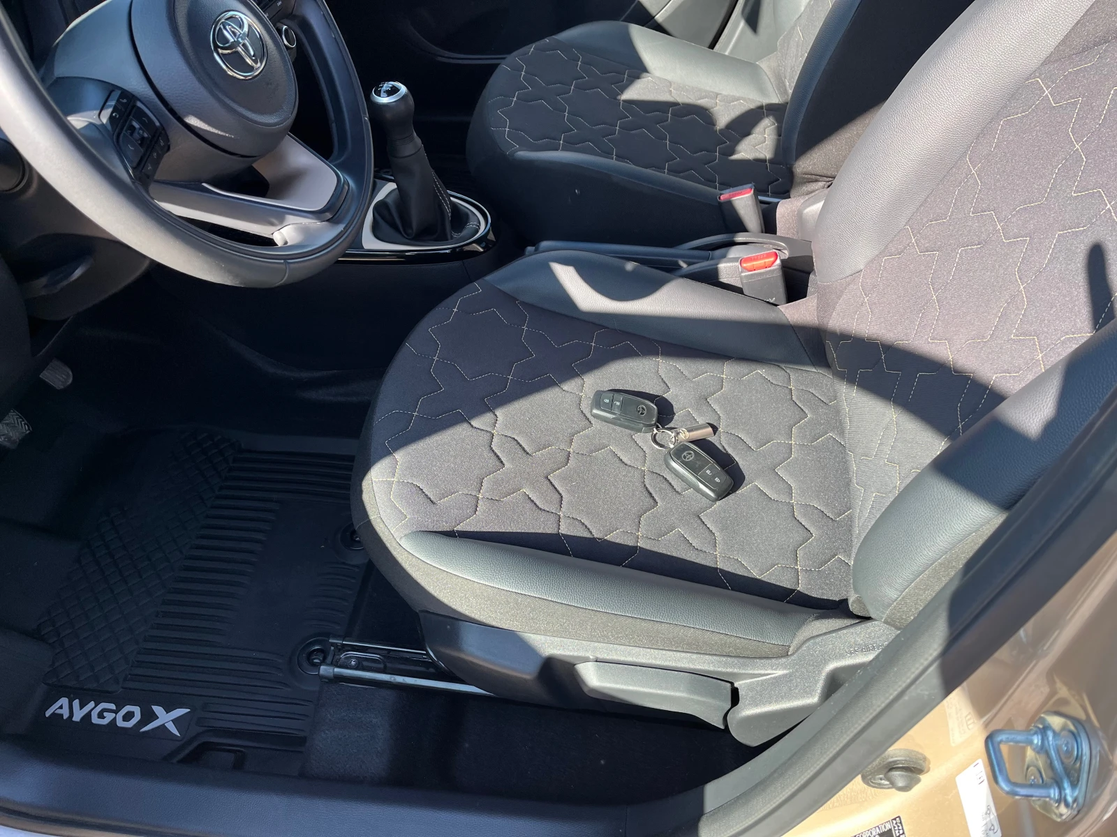 Toyota Aygo 1.0 vvti x fuul, снимка 12 - Автомобили и джипове - 53822810