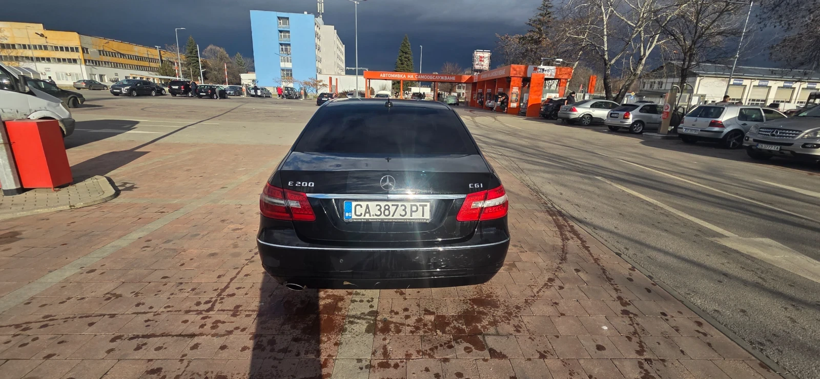 Mercedes-Benz E 200, снимка 6 - Автомобили и джипове - 53987059