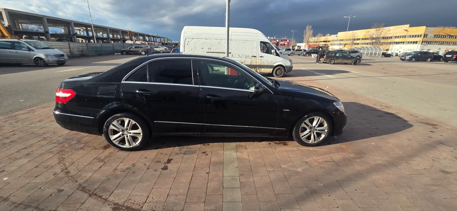 Mercedes-Benz E 200, снимка 4 - Автомобили и джипове - 53987059