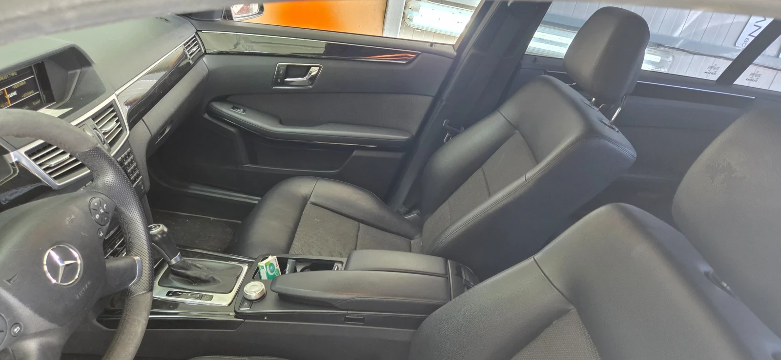 Mercedes-Benz E 200, снимка 16 - Автомобили и джипове - 53987059