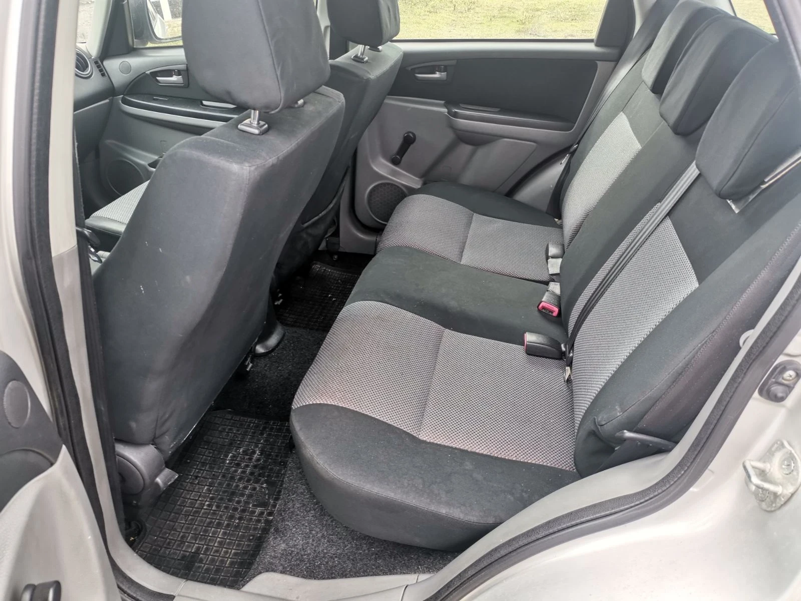 Suzuki SX4 1.6 DDIS, снимка 11 - Автомобили и джипове - 54033417